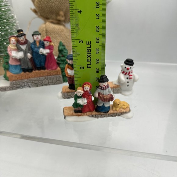 Dickens Collectibles Christmas Carolers Holiday Figurine Village People Decor - Picture 15 of 16